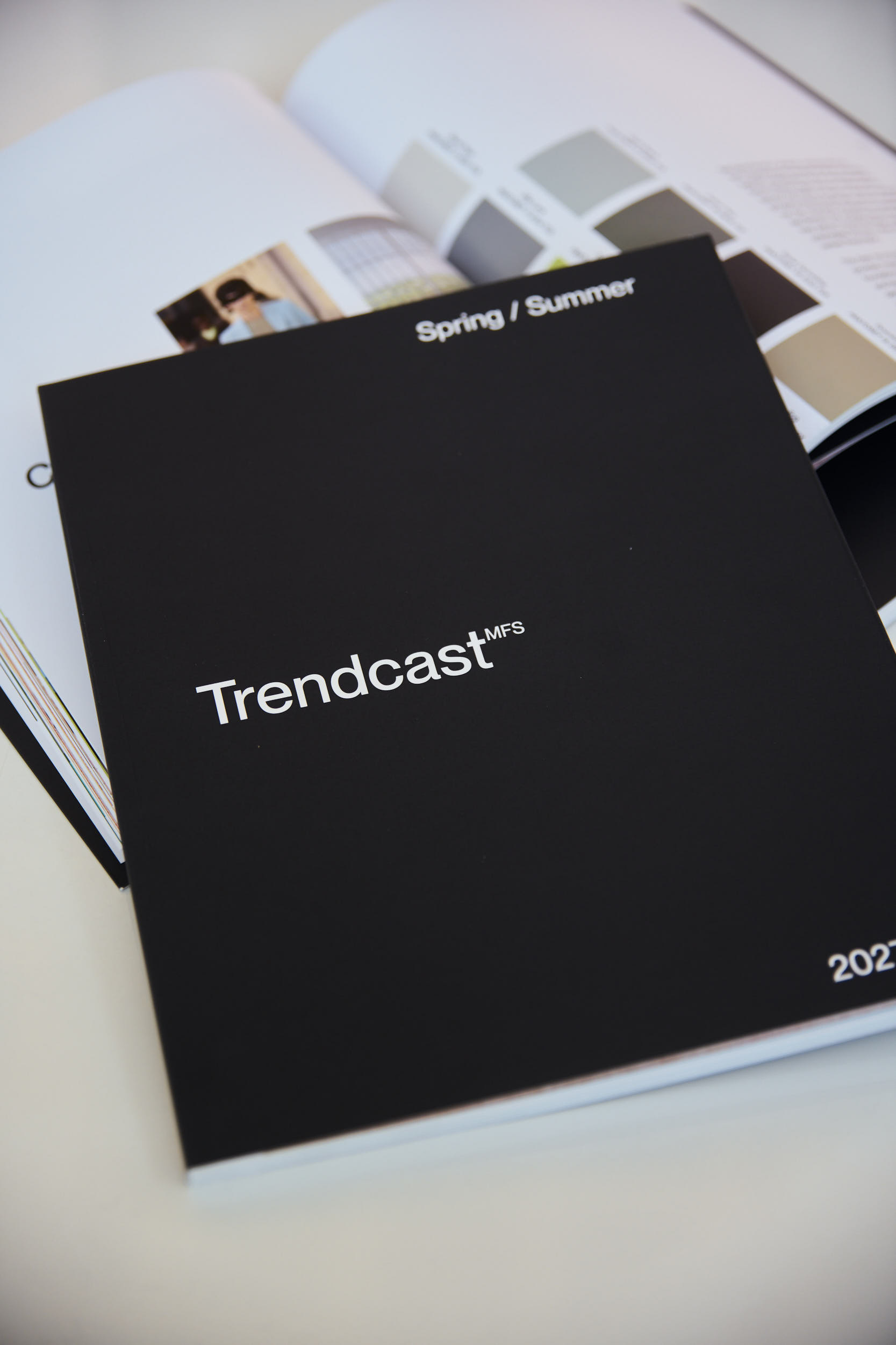 JETZT ERHÄLTLICH: SPRING.SUMMER 27 TREND FORECAST